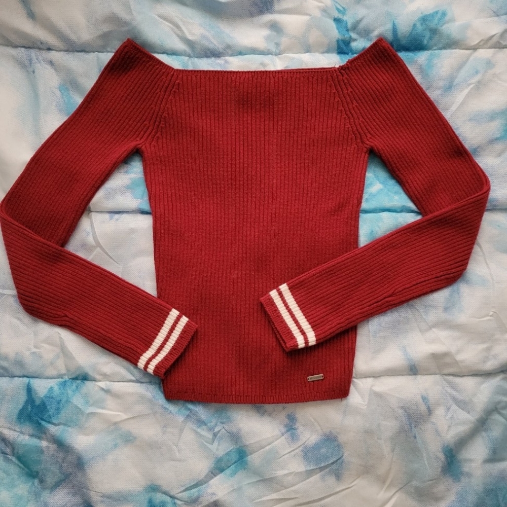 Off the shoulder long sleeve fitted top